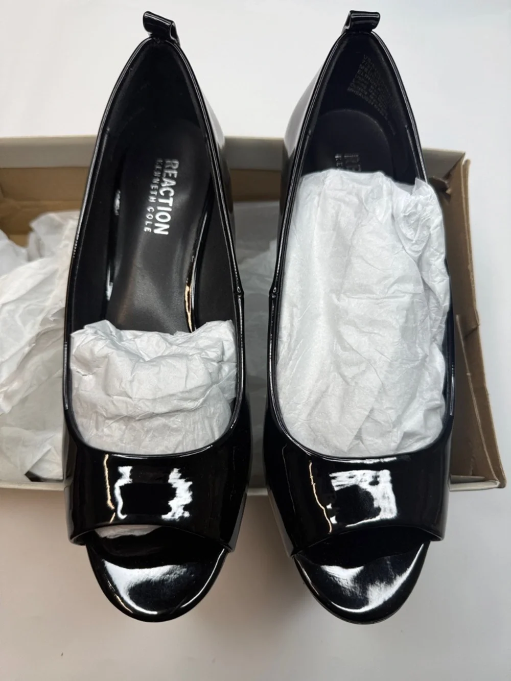 Kenneth Cole Reaction Women's Elinor Mid Wedge Pumps- Size 7M
